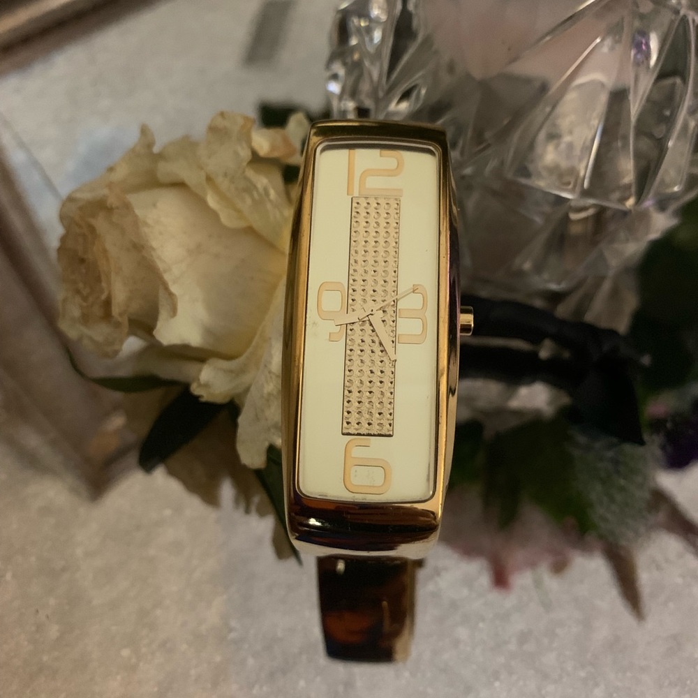 *Authentic* Dolce&Gabbana Square Bangle Watch